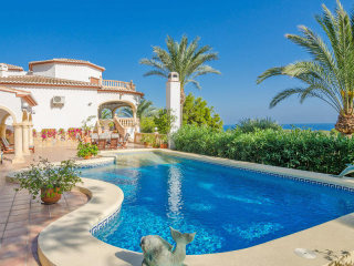 4 Bedrooms - Villa - Alicante - For Sale