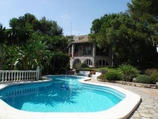 Villa - Strategically situated in the..