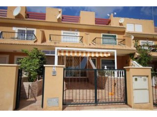 3 Bedroom 2 Bathroom Townhouse In..