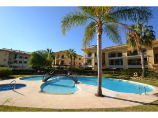 V1477 - A Modern 3 Bedroom Apartment In..