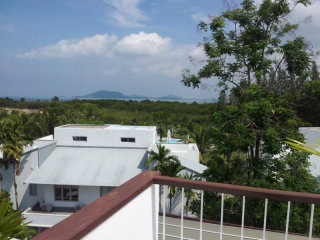 Beautiful 3-Bedroom Penthouse with Roof..