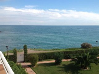 Nice Apartment In First Line, With Pool..