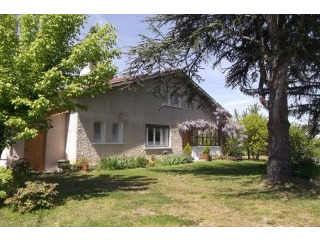 APS2825 Well renovated country house..