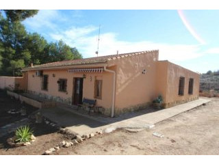 Villa with casita and pool in Villena..