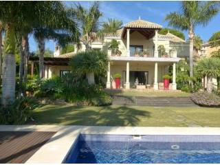 Villa for sale in Rio Real, Marbella..