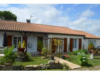 Modern Ruffec property with large garden