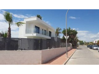 3 Bedroom 3 Bathroom Villa In San..