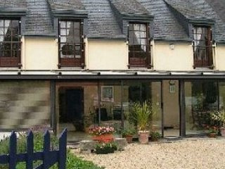 Charming stonebuilt house well..