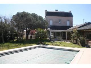6 bedroom House For Sale: 86600 LUSIGNAN