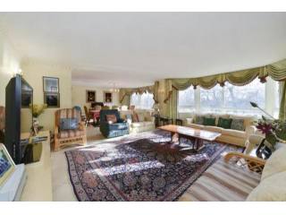 3 Bedrooms - Apartment - London - For..