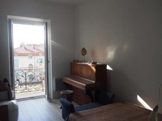 Spacious 3 Bed Apartment With Terrace