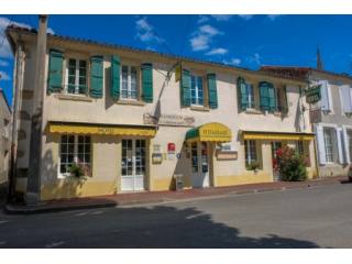 Restaurant and Hotel with ten bedrooms..