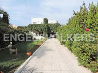 A stunning villa set in lovely Los..