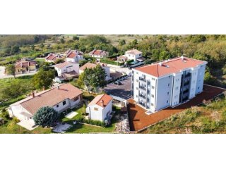 Poreč okolica - stan u prizemlju s vrtom 7 km do mora