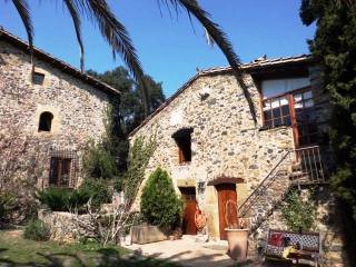 7 Bedrooms - Finca - Girona - For Sale