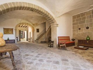 Beautiful Historic House In Binissalem