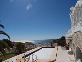 Villa for Sale in Benajarafe 450.000..