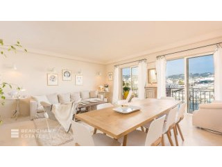 Superb apartment Views over the old..