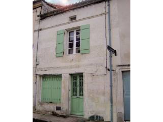 2 bedroom Village House, near all shops