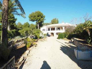 4 Bedrooms - Villa - Alicante - For Sale