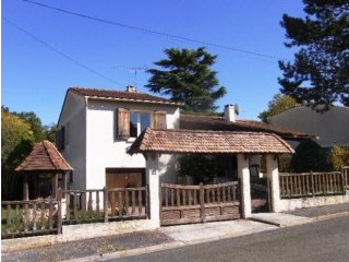 Pretty Little House Set Within Walking..