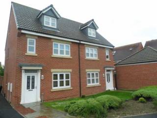 4 bedroom, Semi-detached House house..