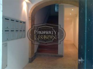 Renovated T2 Lisbon Apartment for Sale..