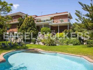 100 % furnished and equipped.Coast..