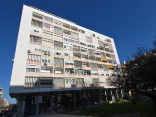Renovated T3 duplex penthouse Lisbon..