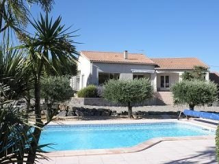 Well Renovated Villa With Large Garage..