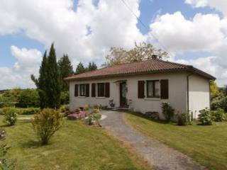 Lovely Bungalow In The Center Of..
