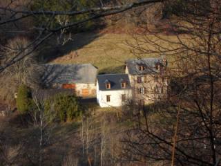 FANTASTIC SMALLHOLDING ON BANKS OF..