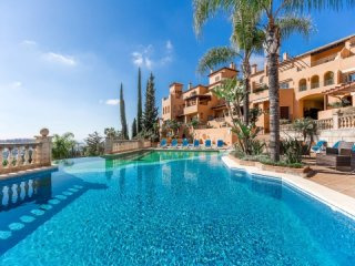 5 Bedroom Apartment For Sale In Les..