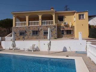 Villa for Sale in Benajarafe 395.000..