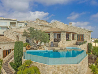 4 Bedrooms - Villa - Alicante - For Sale