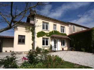 Pretty House In The Heart Of The Village
