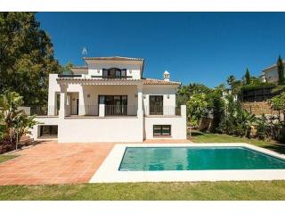 4 Bedrooms - Villa - Malaga - For Sale