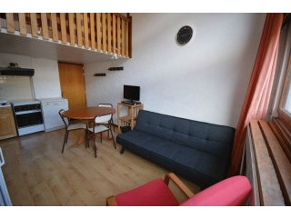 1 Bedroom Duplex Opposite Slopes, Les..