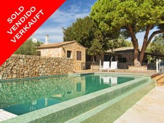 *SOLD* Country house with complete..