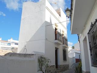 Traditional 3 bedroom townhouse