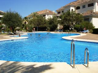 APARTMENT FOR SALE IN BAHIA DE MARBELLA