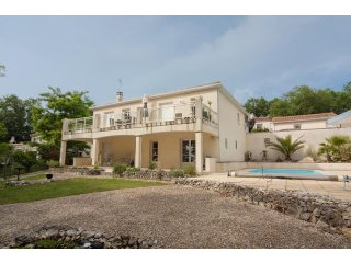 Immaculate Contemporary House With..