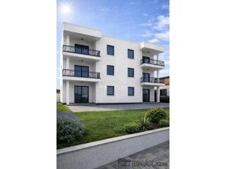 Privlaka - Ekskluzivni stan u prizemlju s vrtom 77m2 -S1