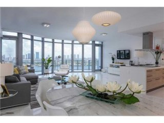 2 bedroom Flat For Sale: 17301 BISCAYNE..
