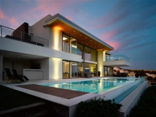 5 Bedroom Villa For Sale In Los..