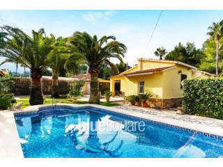 Villa near the sea and the centre of..