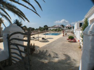 3 Bedrooms Building For Sale