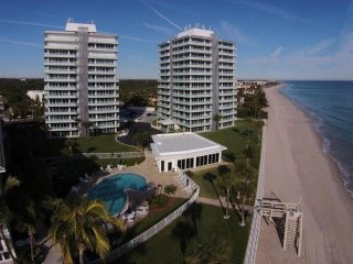 2 bedroom Flat For Sale: 3554 Ocean..