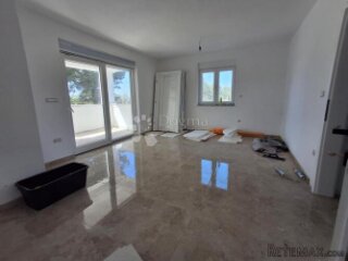 Dvosobni apartman u novogradnji na top lokaciji u Barbatu