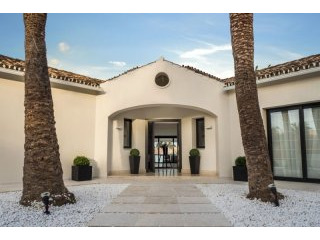 Striking Contemporary Villa in Golf..